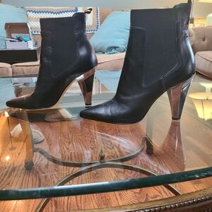 BRAND NEW FROM ITALY..BALDININI TREND Black shoes with silver tiny pump. Size 40